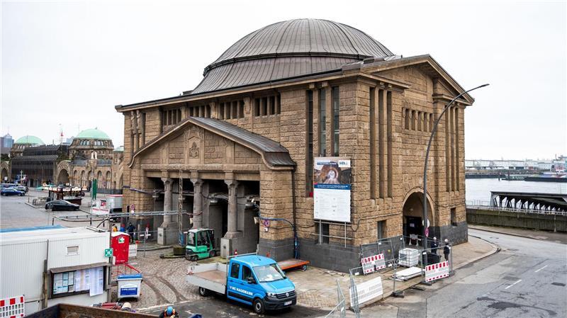 Alter Elbtunnel wird freigegeben - Köhlbrandbrücke gesperrt Nach mehrtägiger Sperrung wird der Alte Elbtunnel am Freitagnachmittag wieder freigegeben. (Archivbild)