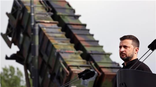 Nach neuerlichen russischen Luftschlägen hat der ukrainische Präsident Wolodymyr Selenskyj zum Stopp von russischen Importen aufgerufen. (Archivbild)