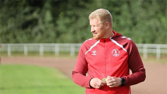 Nach nur einem Spiel ist Schluss: Rot-Weiss Cuxhaven trennt sich ganz früh in der Saison von Trainer Philipp Schlüter.