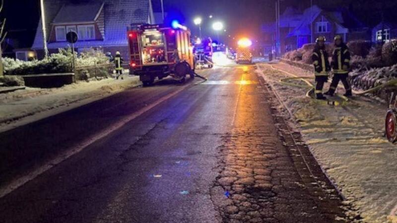 Wohnung in Drochtersen in Flammen – Ein Verletzter Nach rund drei Stunden war der Einsatz der Ortswehren in der Drochterser Straße beendet.