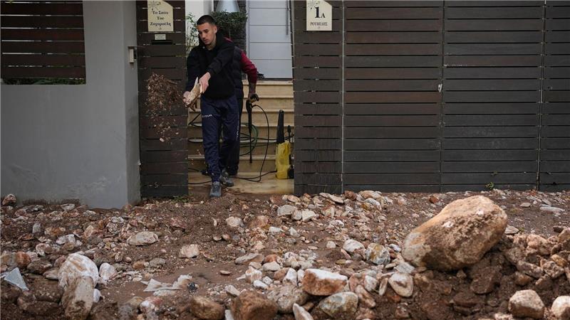 Nach schweren Unwettern haben etwa die Menschen mit den Folgen von Hochwasser zu kämpfen. 