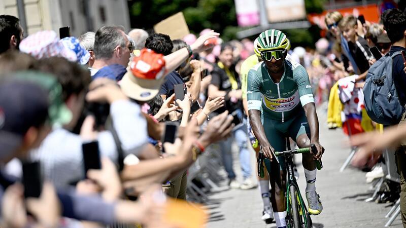 Nach seinem Sturz kann Biniam Girmay die 111. Tour de France fortsetzen.