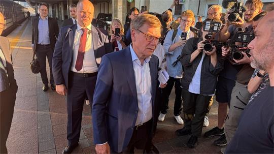 Nach seiner Ankunft in Kiew sendet der Minister erste Botschaften auch an Moskau.