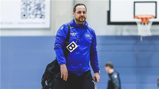 Nach sieben Jahren ist für Dennis Marinkovic Schluss. Im letzten Ligaspiel feierte der Coach mit dem VfL einen Sieg.