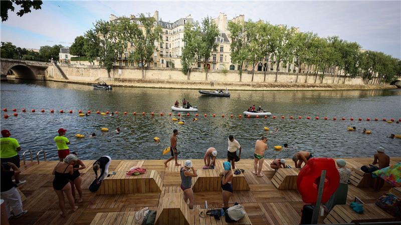Pariser können wieder in der Seine Schwimmen Nach über 100 Jahren dürfen die Menschen in Paris wieder in der Seine schwimmen.