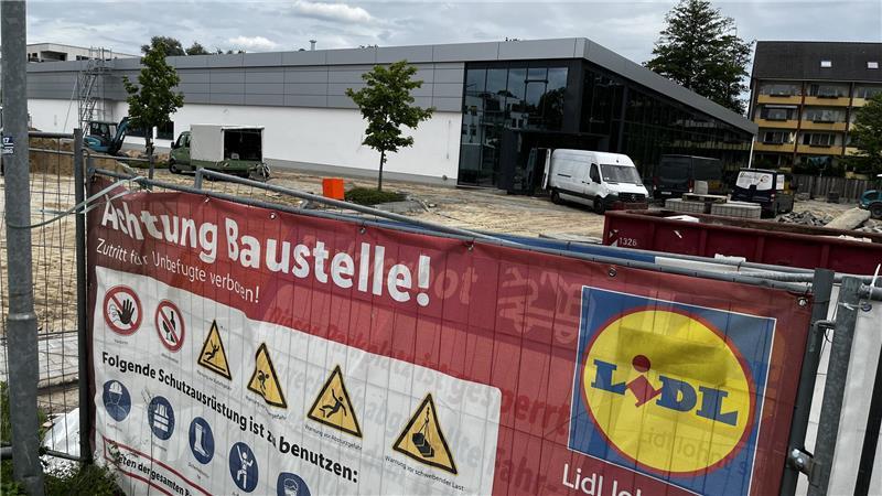 Nach über zwei Jahren Pause soll der neue Lidl-Markt gegenüber vom Mühlenteich in sieben Wochen wiedereröffnet werden.