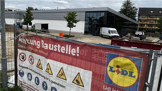 Nach über zwei Jahren Pause soll der neue Lidl-Markt gegenüber vom Mühlenteich in sieben Wochen wiedereröffnet werden.