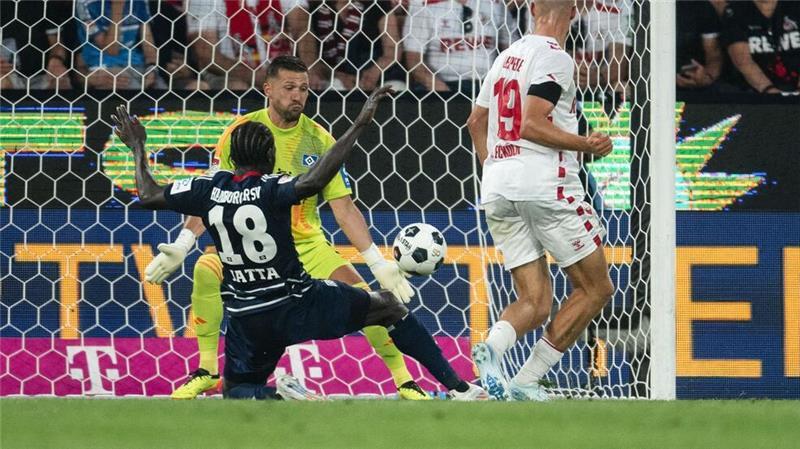 Nach überstandener Verletzung kehrt Daniel Heuer Fernandes ins HSV-Tor zurück.