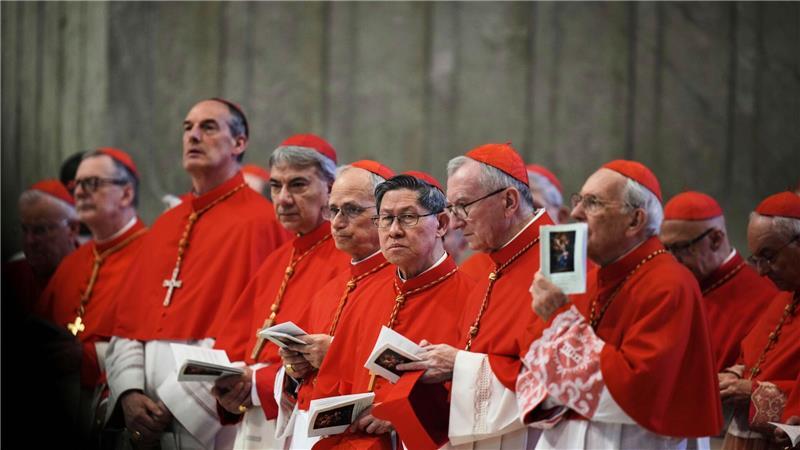 Weitere Planungen für Papst-Begräbnis - Zigtausende am Sarg Nach und nach kommen die Kardinäle der Weltkirche nach Rom. (Archivbild)