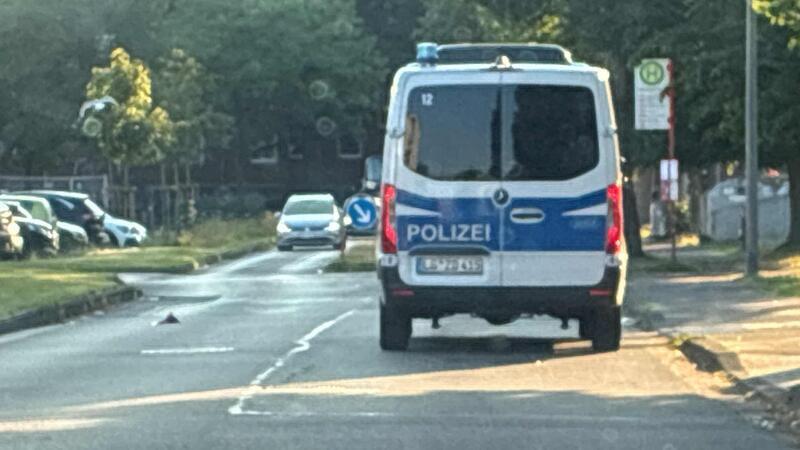 Nach verschiedenen Vorfällen ist in Stade verstärkt auch die Bereitschaftspolizei im Einsatz, wie hier im Altländer Viertel.