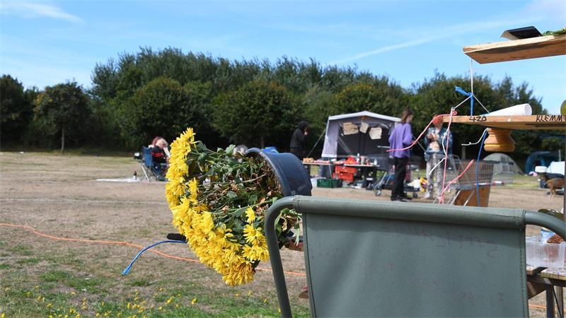 Bis zu 200 Zelte: Punk-Protestcamp auf Sylt endet Nach vier Wochen endet das Punk-Protestcamp auf Sylt am Sonntag offiziell.