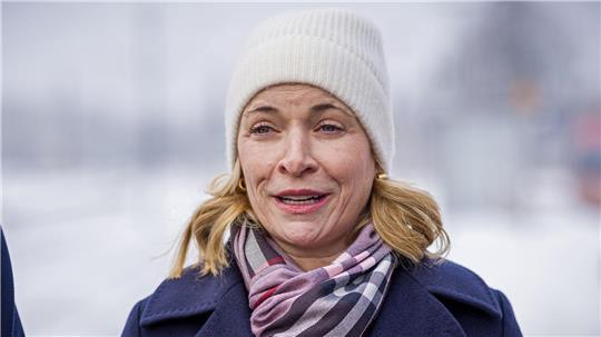 Nach zahlreichen Zugausfällen und Verspätungen läuft der Fernverkehr der Bahn langsam wieder an. 