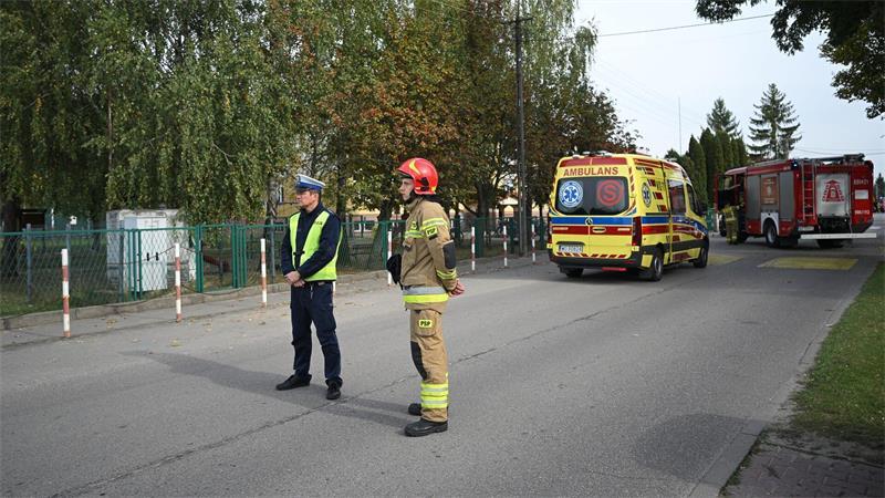 Nach zwei Messerattacken in Schulen in Polen hat die Polizei landesweit 76 Menschen festgenommen.