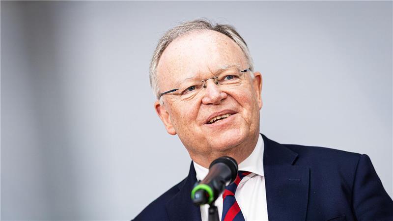Nach zwölf Jahren als Regierungschef zieht sich Niedersachsens Ministerpräsident Stephan Weil zurück. (Archivbild)