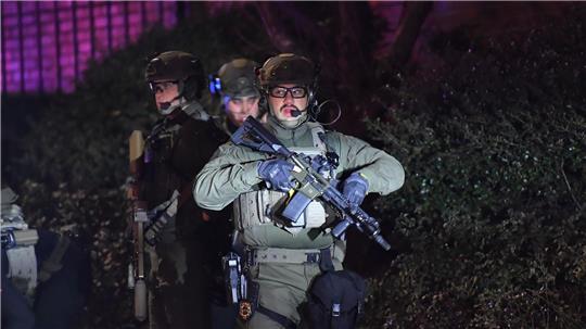 Nachbarn der Universität wurden aufgefordert, ihre Häuser nicht zu verlassen.