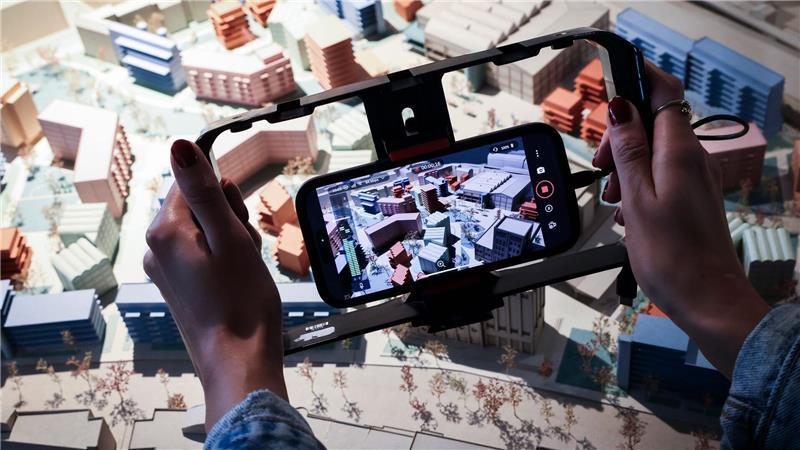 Nachdem beim Holsten-Areal seit Jahren nichts vorangeht, haben nun die Holstenareal-istInitiative „knallt am dollsten“ und die Architektinnen Sophie Lin und Julia Makowka einen eigenen Vorschlag vorgelegt.