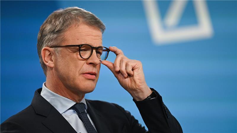 Nachdem die Deutsche Bank 2025 mit gut 9,7 Milliarden Euro den höchsten Vorsteuergewinn ihrer Geschichte erzielt hat, will Vorstandschef Christian Sewing die Rendite des Geldhauses weiter nach oben treiben. (Archivbild)