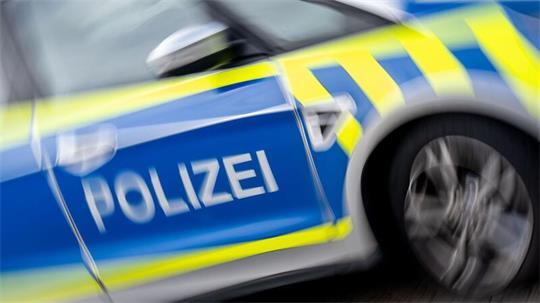 Nachdem ein 37-Jähriger tot in einem Buswartehäuschen gefunden wurde, wird die Leiche obduziert. (Symbolbild)