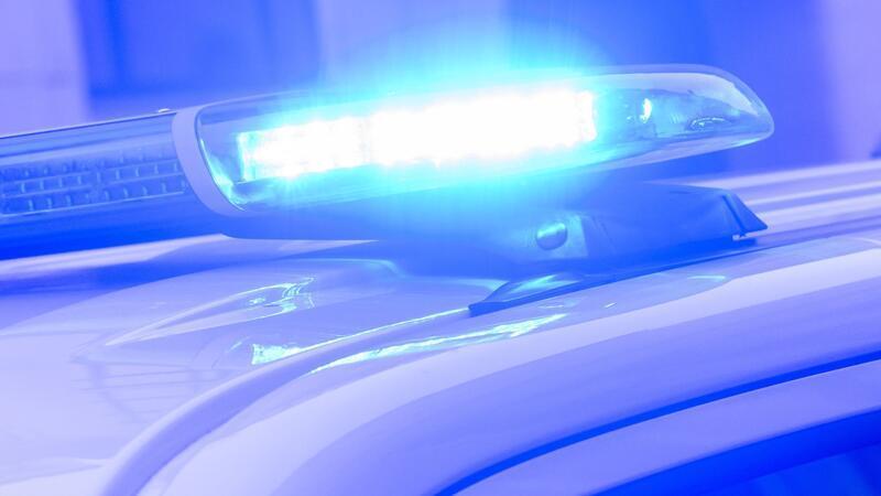 Nachdem ein Hochzeitskorso in Hannover für einen Stau gesorgt hat, sucht die Polizei nach Zeugen. (Symbolbild)