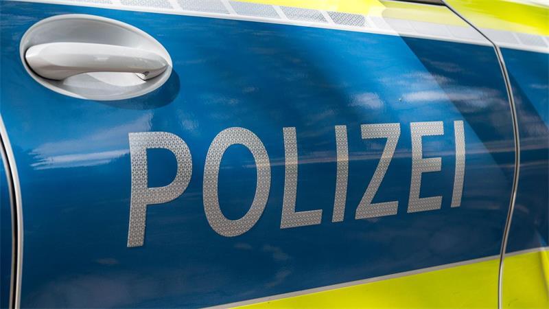 Nachdem ein Mann ein Kind geschlagen hat, sucht die Polizei Zeugen. (Symbolbild)