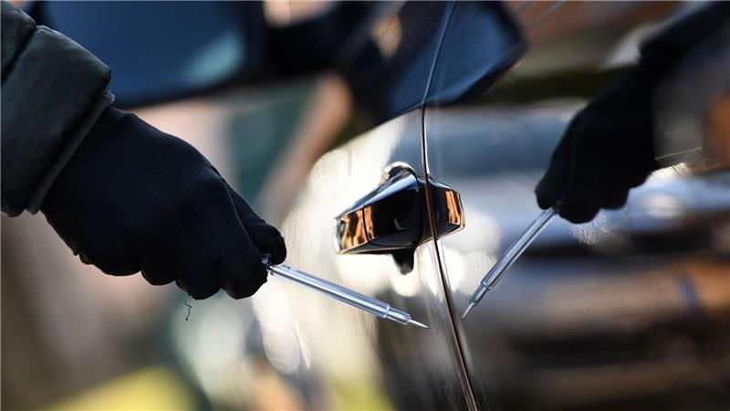 Nachdem in Hannover rund 500 Autos zerkratzt wurden, hat die Polizei einen Verdächtigen ermittelt, der für einen Teil der Beschädigungen verantwortlich sein soll. (Symbolbild)