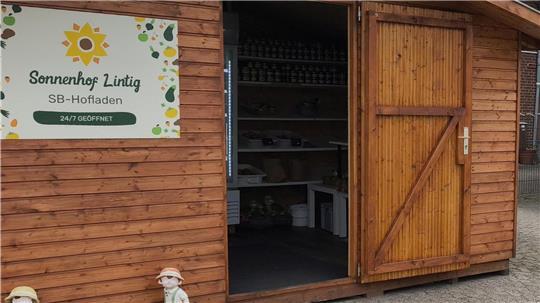 Nachdem zwei Täter Waren im Wert von 400 Euro gestohlen haben, bleibt die Tür des Hofladens „Sonnenhof Lintig“ künftig nicht mehr rund um die Uhr geöffnet.
