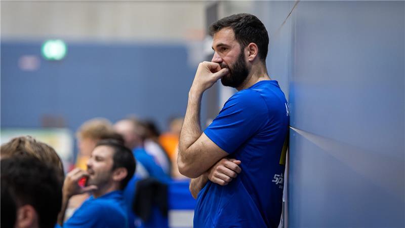 Nachdenkliche Stader, die ihre Verletztenmisere kompensieren müssen.