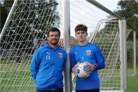 Nachwuchstalent Elias Boroske (rechts) geht regelmäßig ins Torwarttraining bei Christoffer Schellin. Foto: Berlin