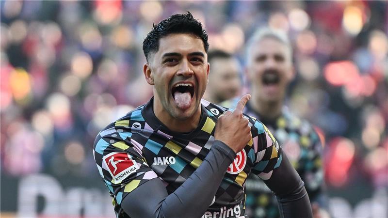 BVB verkürzt durch späten Sieg Rückstand auf FC Bayern Nadiem Amiri hat seinen sechsten Bundesliga-Elfmeter der Saison versenkt.