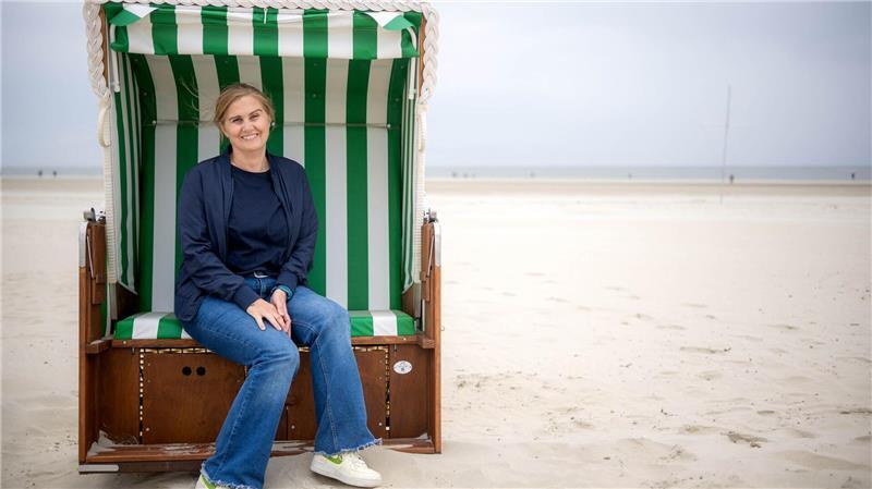 Nadine Weber, zuständig für Nachhaltigkeitsprojekte auf Spiekeroog, hat die Entwicklung der „grünen Strandkörbe“ vorangetrieben. 