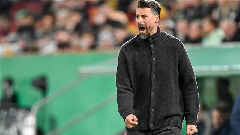 BVB gewinnt Krimi in Frankfurt - Wolfsburg und Augsburg raus Nächster herber Rückschlag für Augsburgs Trainer Sandro Wagner.