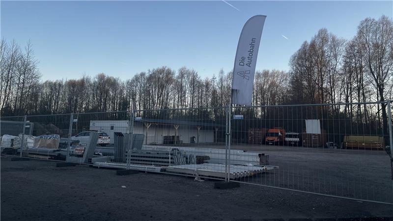 Was hier an der A26 im Landkreis bald entsteht Nahe der K36neu errichtet die Autobahn GmbH einen Stützpunkt Horneburg für Mensch und Material.