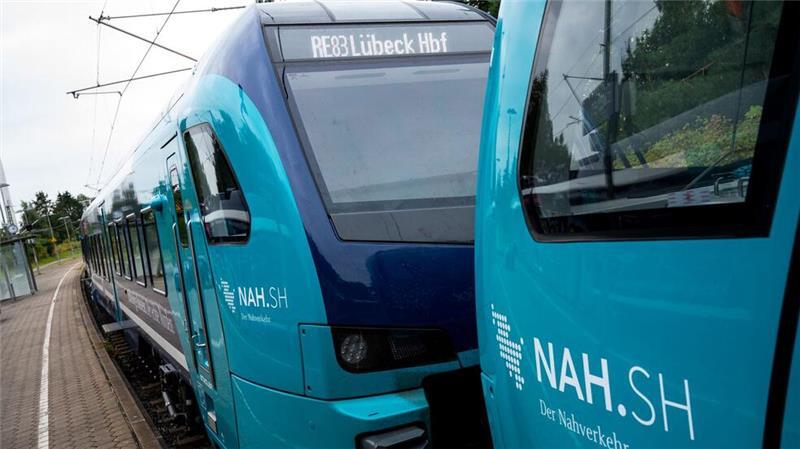 Bahnen und Busse in Schleswig-Holstein werden teurer Nahverkehr in Schleswig-Holstein wird teurer.