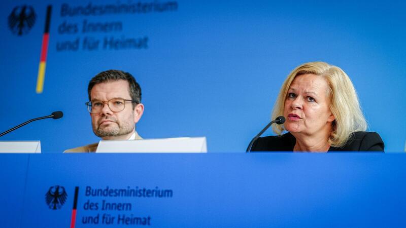 „Verurteilte Straftäter“: Wer alles im Abschiebeflieger nach Afghanistan saß Nancy Faeser (SPD), Bundesministerin für Inneres und Heimat, und Marco Buschmann (FDP), Bundesminister der Justiz.
