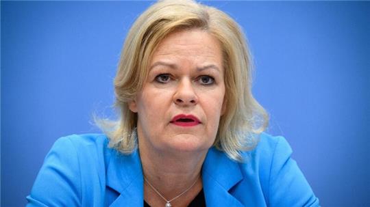 Nancy Faeser spricht in der Bundespressekonferenz.