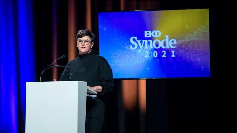 Nancy Janz, die Sprecherin der Betroffenenvertretung im Beteiligungsforum Sexualisierte Gewalt in der EKD, zieht sich nach einer Übergangszeit zurück - und kritisiert die Kirche. (Archivbild)