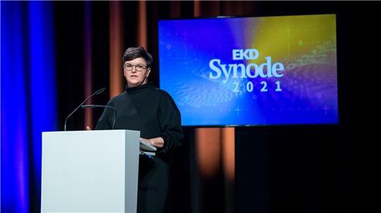 Nancy Janz, die Sprecherin der Betroffenenvertretung im Beteiligungsforum Sexualisierte Gewalt in der EKD, zieht sich nach einer Übergangszeit zurück - und kritisiert die Kirche. (Archivbild)