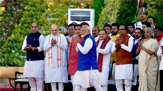 Narendra Modi ist erst der zweite indische Premierminister, der für eine dritte Amtszeit an der Macht bleibt.