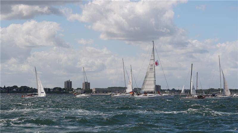 Nationaler Konkurrent von Kiel als Standort für olympische Segelregatten ist Rostock-Warnemünde. (Symbolbild)
