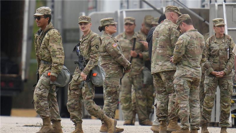 Nationalgardisten aus Texas sind nach Illinois gereist. Ob sie dort auch zum Einsatz kommen, ist unklar.