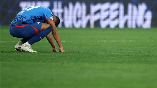 Nationalspieler Benjamin Henrichs ist fassungslos: „So viele Torchancen, wie wir hatten, dürfen wir nicht rausfliegen.“