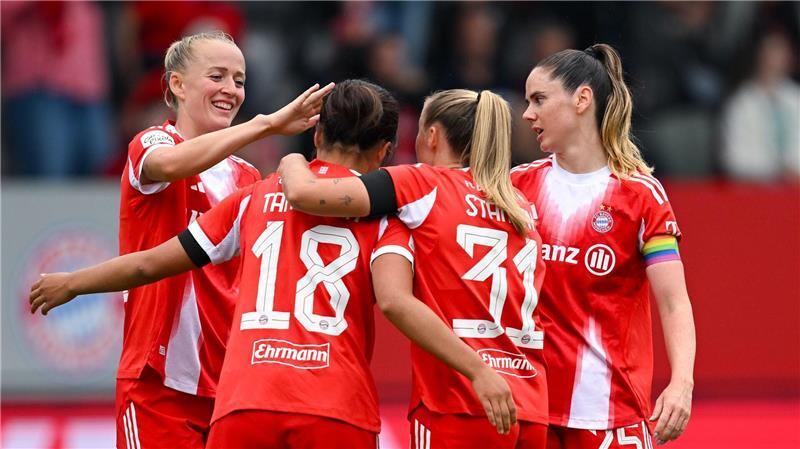 Wolfsburgs Trainer über FC Bayern: „Natürlich ein Statement“ Nationalspielerin Lea Schüller (l) will mit dem FC Bayern erneut den Supercup gewinnen. (Archivbild)