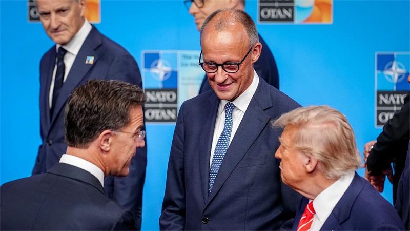 US-Raketen für Deutschland: Nato-Chef beschwichtigt Moskau Nato-Generalsekretär Mark Rutte (l) freut sich über die Einigung zwischen Bundeskanzler Friedrich Merz und US-Präsident Donald Trump. (Archivbild)