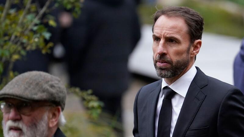 England nimmt Abschied von Fußball-Legende Bobby Charlton Natonaltrainer Gareth Southgate nahm an der Beerdigung der Fußballikone Bobby Charlton teil.