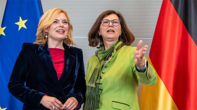 Neben Aigner wird auch Klöckner genannt.