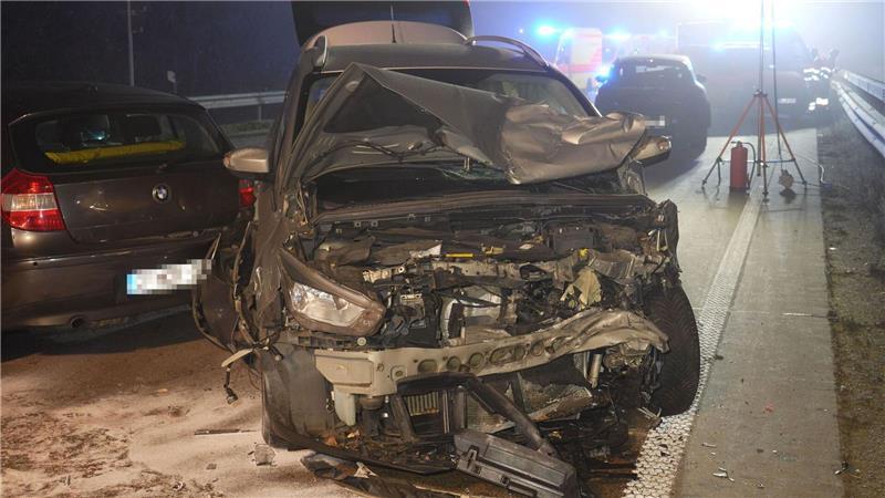 Neben Blechschäden gibt es bei Glätteunfällen in Niedersachsen auch Verletzte.