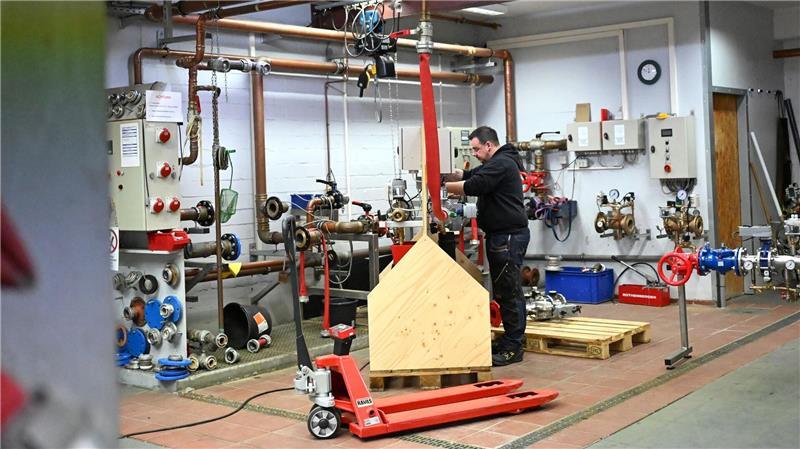 Älter als die USA: Hamburger Handwerksbetrieb feiert 300. Geburtstag Neben Dachdeckerei und Brandschutz hat sich der Betrieb in Eimsbüttel auf Heizungs- und Sanitärinstallation spezialisiert.