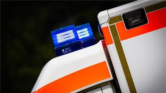 Neben Feuerwehr und Polizei war auch ein Rettungsdienst vor Ort. (Symbolbild)