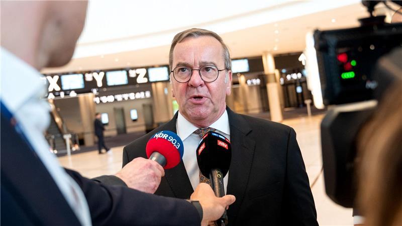 Neben dem Bundesinnenminister war auch der Verteidigungsminister als Gast bei der IMK.