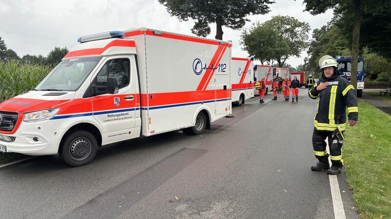 Neben den beteiligten Feuerwehren waren fünf Rettungswagen, zwei Notärzte und der organisatorischer Leiter Rettungsdienst im Einsatz.
